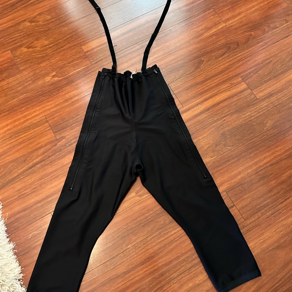 Sculptures black compression garment. XL. Black.